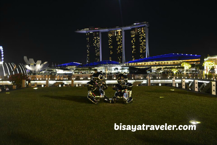 Exploring Singapore At Night Alone