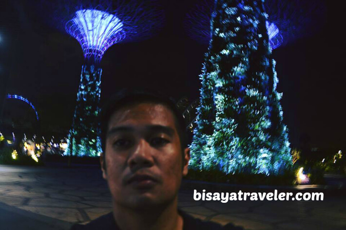 Exploring Singapore At Night Alone